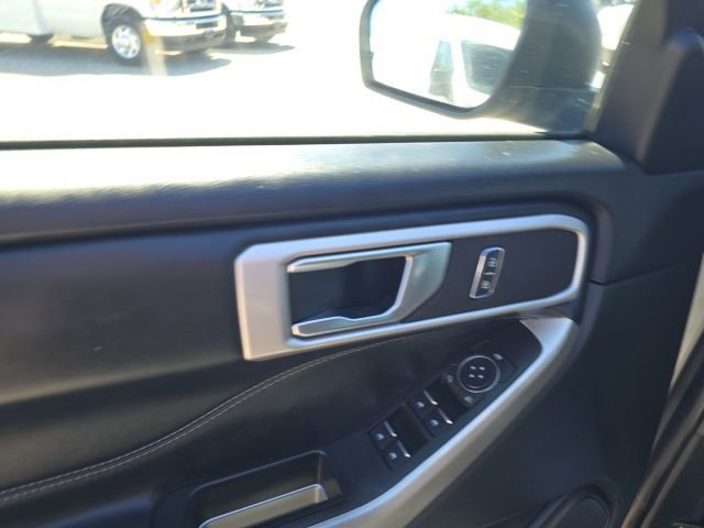 Used 2022 Ford Explorer XLT w/ Equipment Group 202A image 10