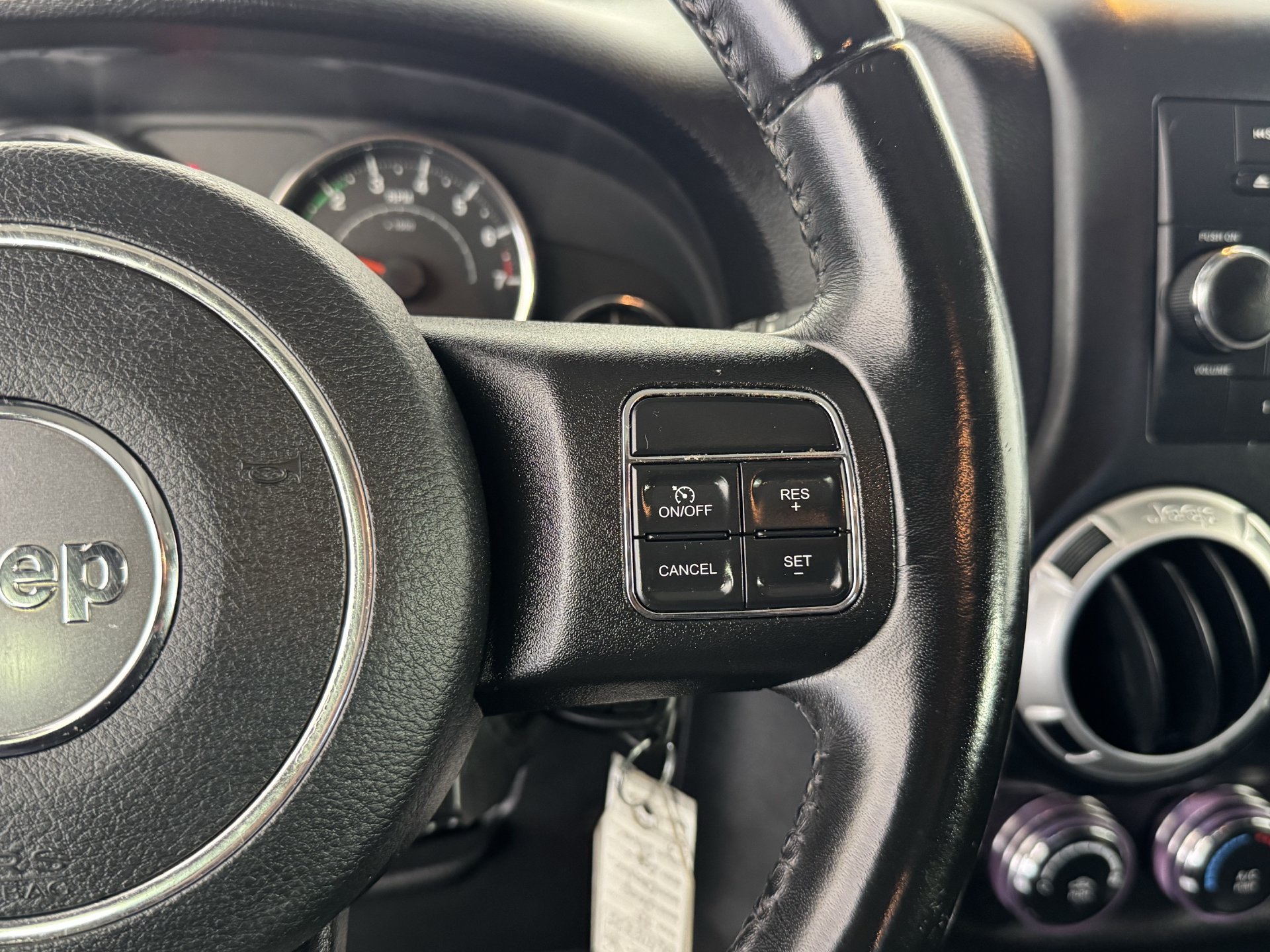 Used 2018 Jeep Wrangler Unlimited Sahara AWD/4WD image 27