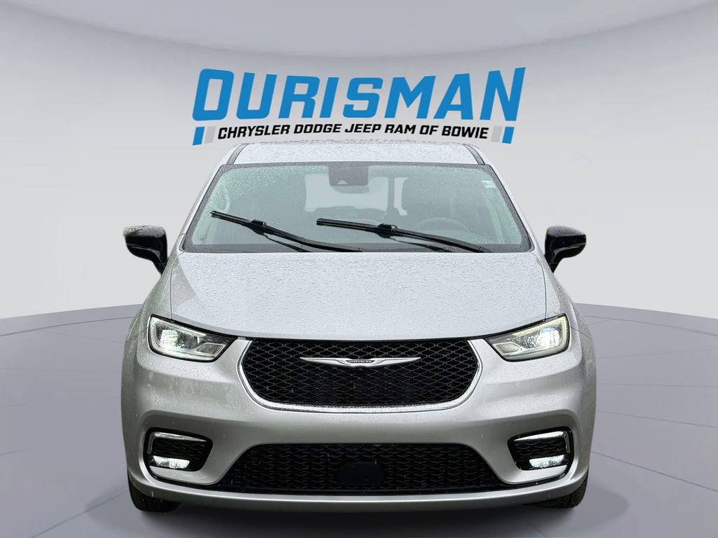 Used 2024 Chrysler Pacifica Select FWD image 6