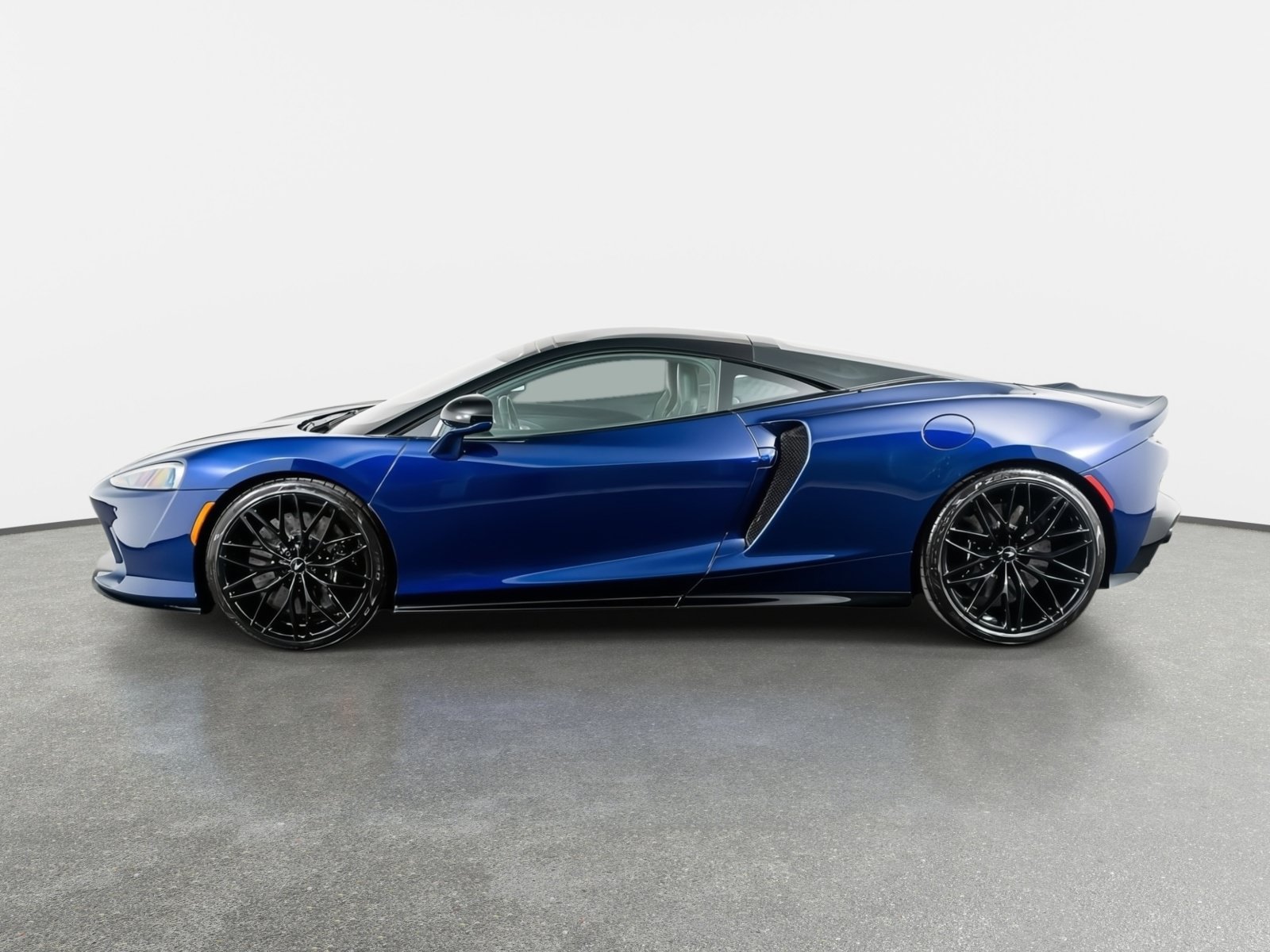 Used 2023 McLaren GT RWD image 16