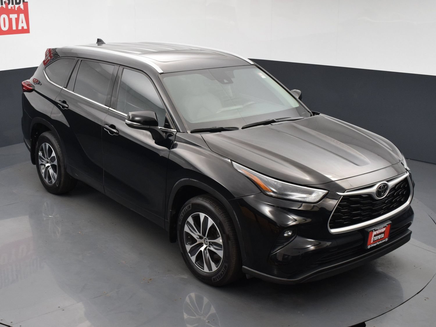 Used 2022 Toyota Highlander XLE AWD/4WD image 26