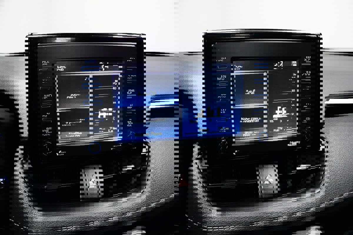 Used 2022 Toyota RAV4 LE image 11