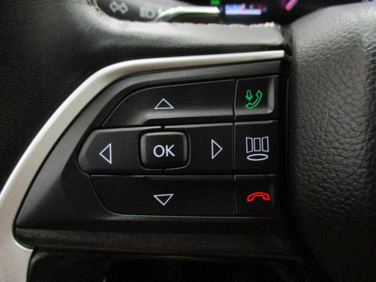 Used 2022 Jeep Grand Cherokee Altitude AWD/4WD image 22
