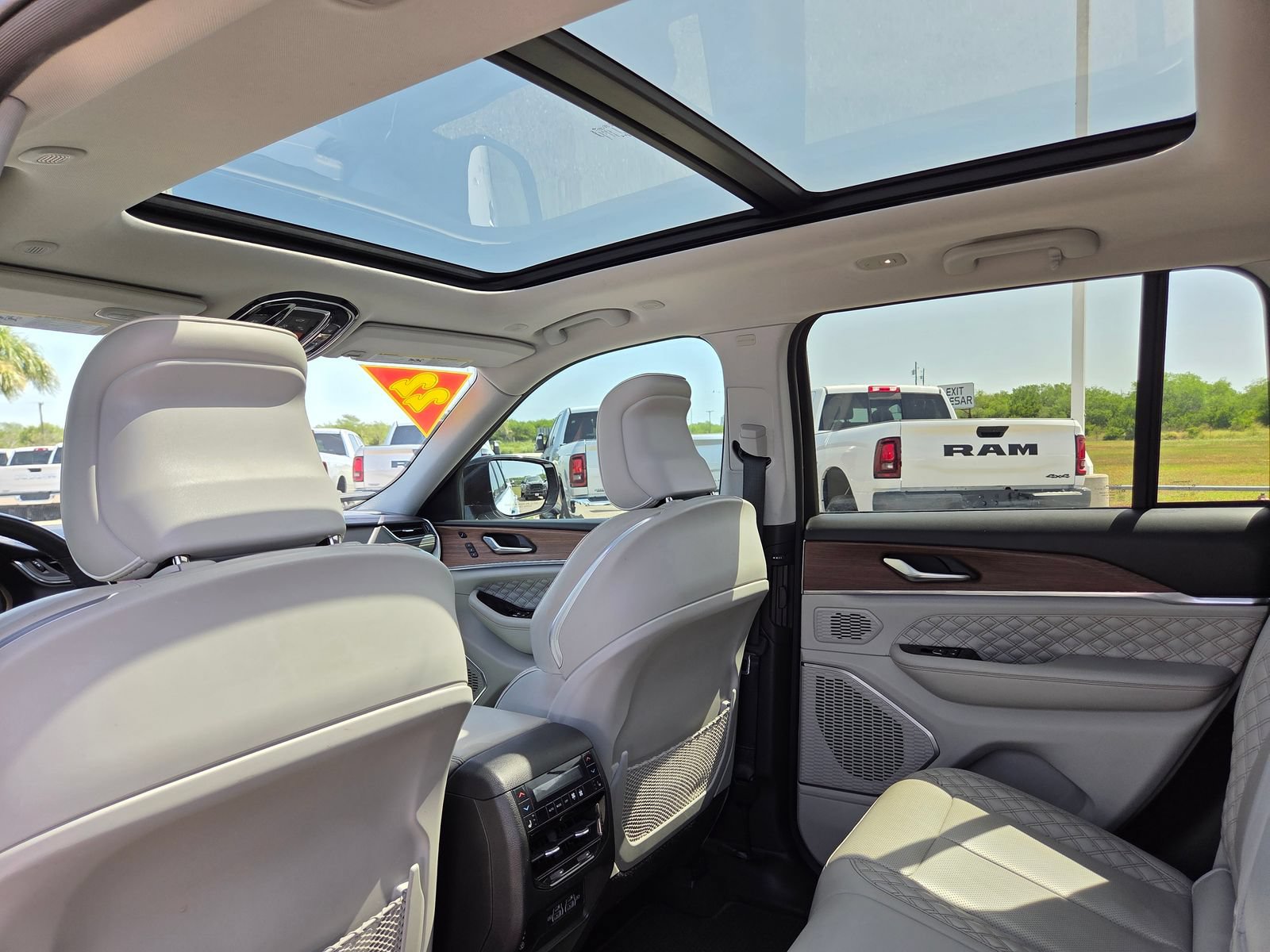 Used 2022 Jeep Grand Cherokee Summit RWD image 23