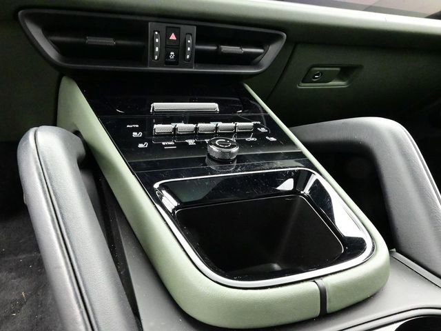 Certified 2025 Porsche Cayenne E-Hybrid Coupe image 11