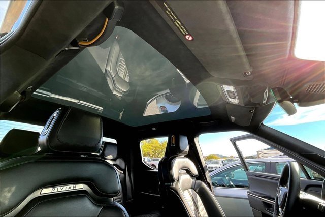 Used 2022 Rivian R1T Launch Edition image 26