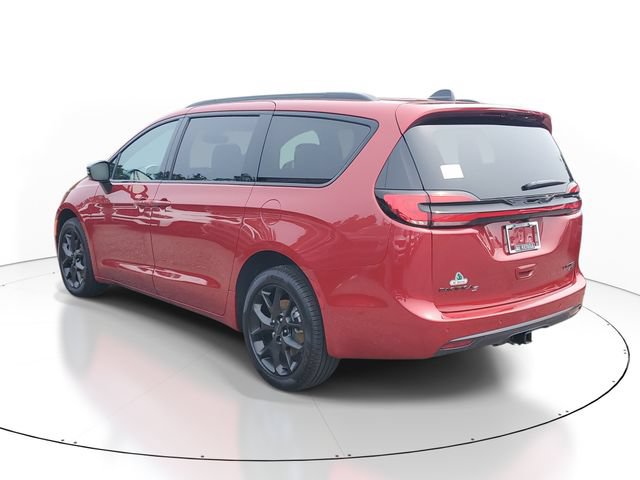 New 2027 Chrysler Pacifica Limited w/ Family Tech Group AWD/4WD image 3