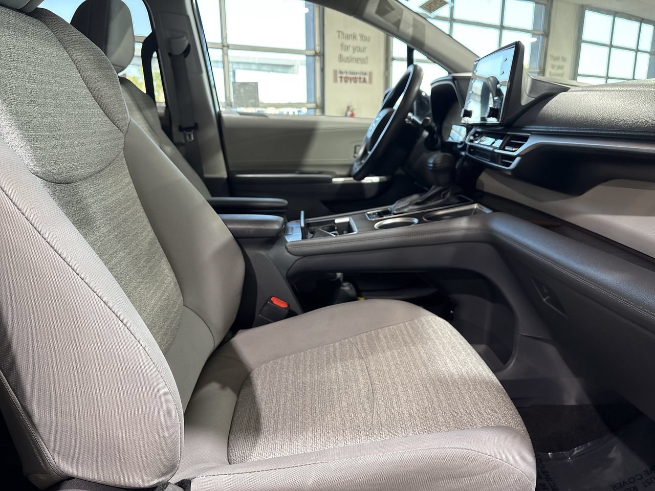 Certified 2021 Toyota Sienna LE FWD image 25