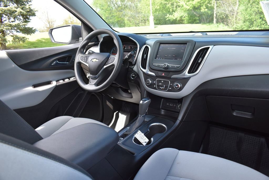 Used 2020 Chevrolet Equinox LS w/ LS Convenience Package FWD image 27
