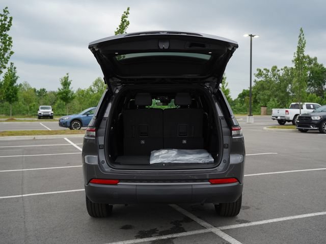 New 2026 Jeep Grand Cherokee L Limited w/ Limited Altitude Package AWD/4WD image 16