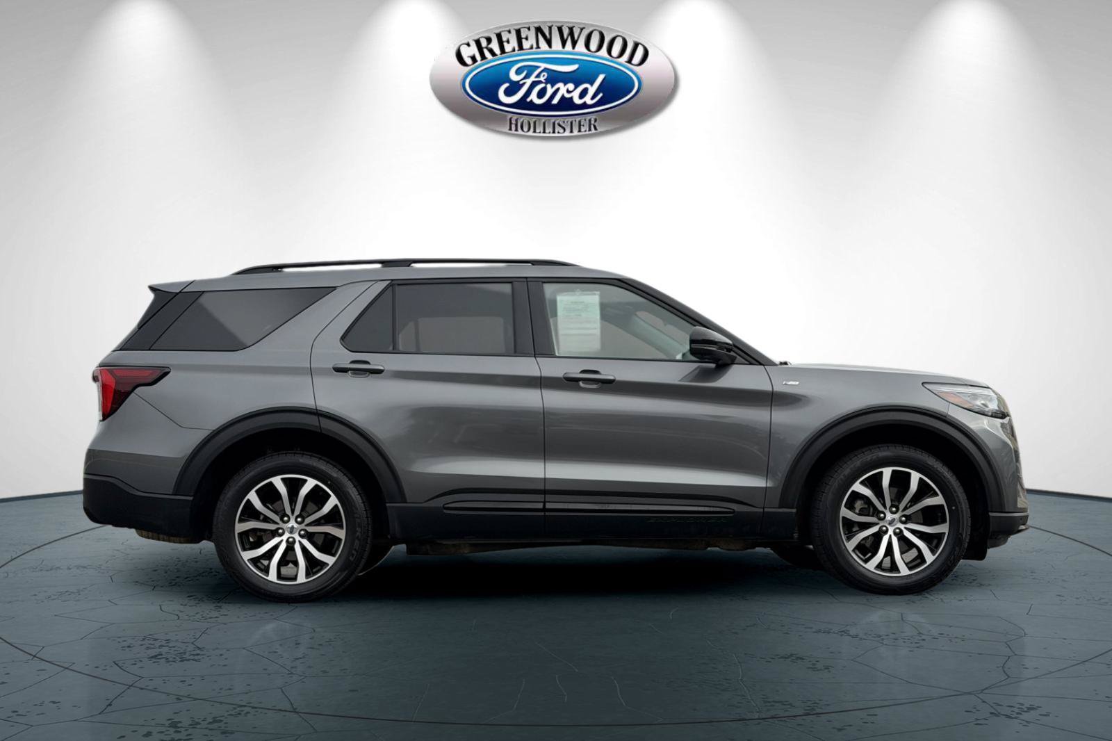 Certified 2025 Ford Explorer ST-Line AWD/4WD image 3