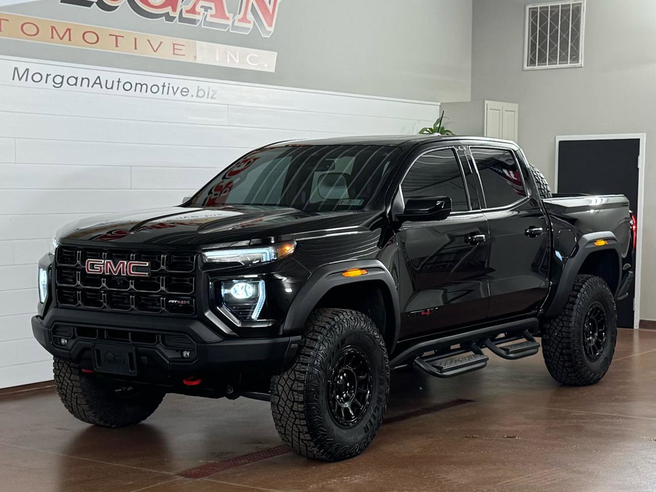 Used 2024 GMC Canyon AT4X w/ AT4X AEV Edition image 9