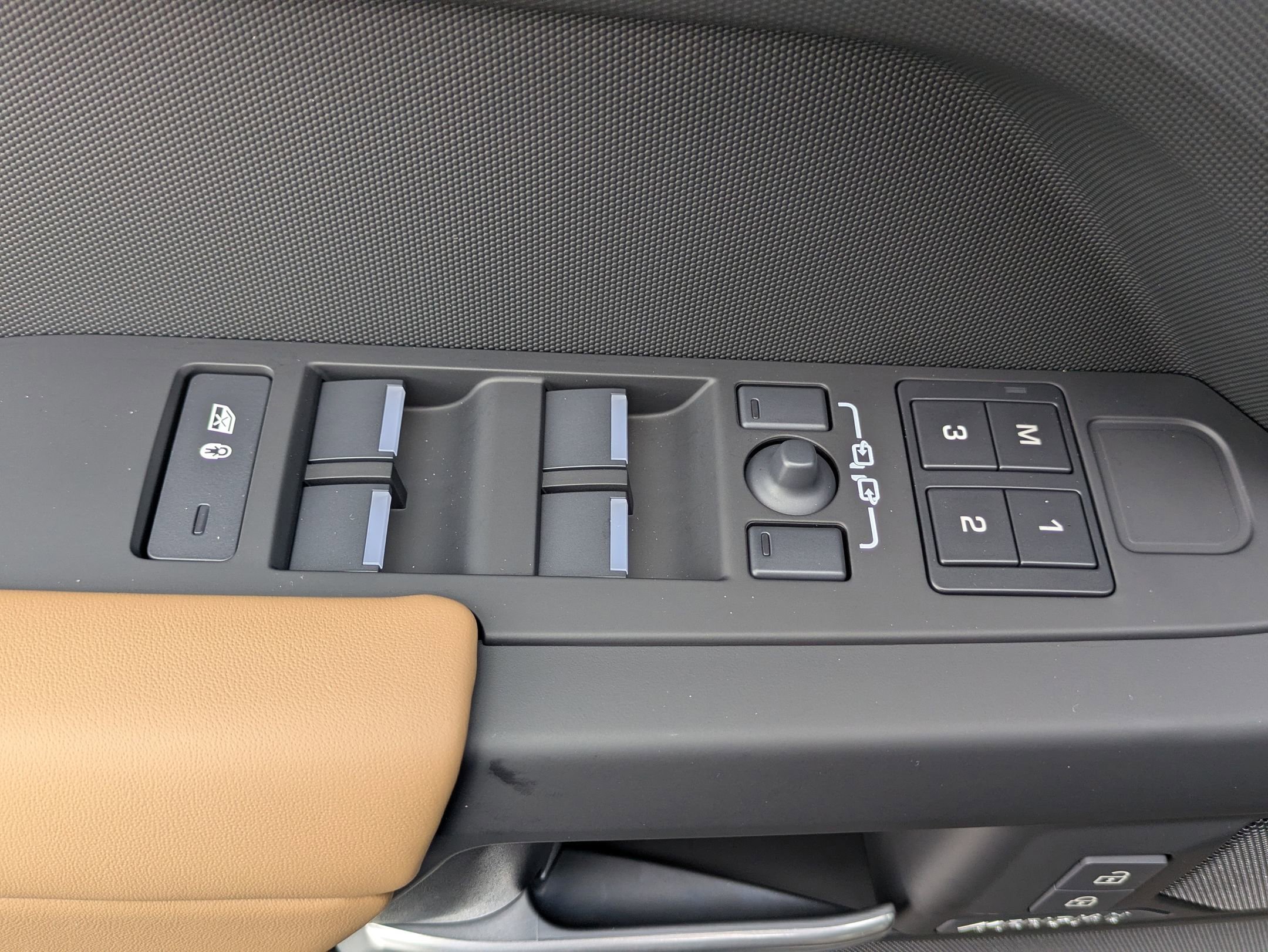 New 2026 Land Rover Defender 110 X-Dynamic SE image 22