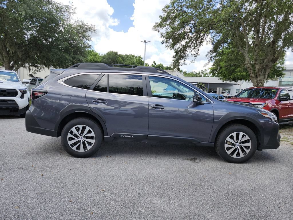 Used 2025 Subaru Outback Premium AWD/4WD image 2