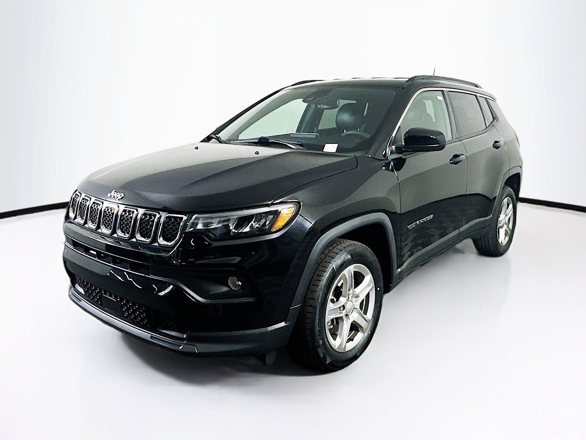 Used 2023 Jeep Compass Latitude w/ Convenience Group AWD/4WD image 3