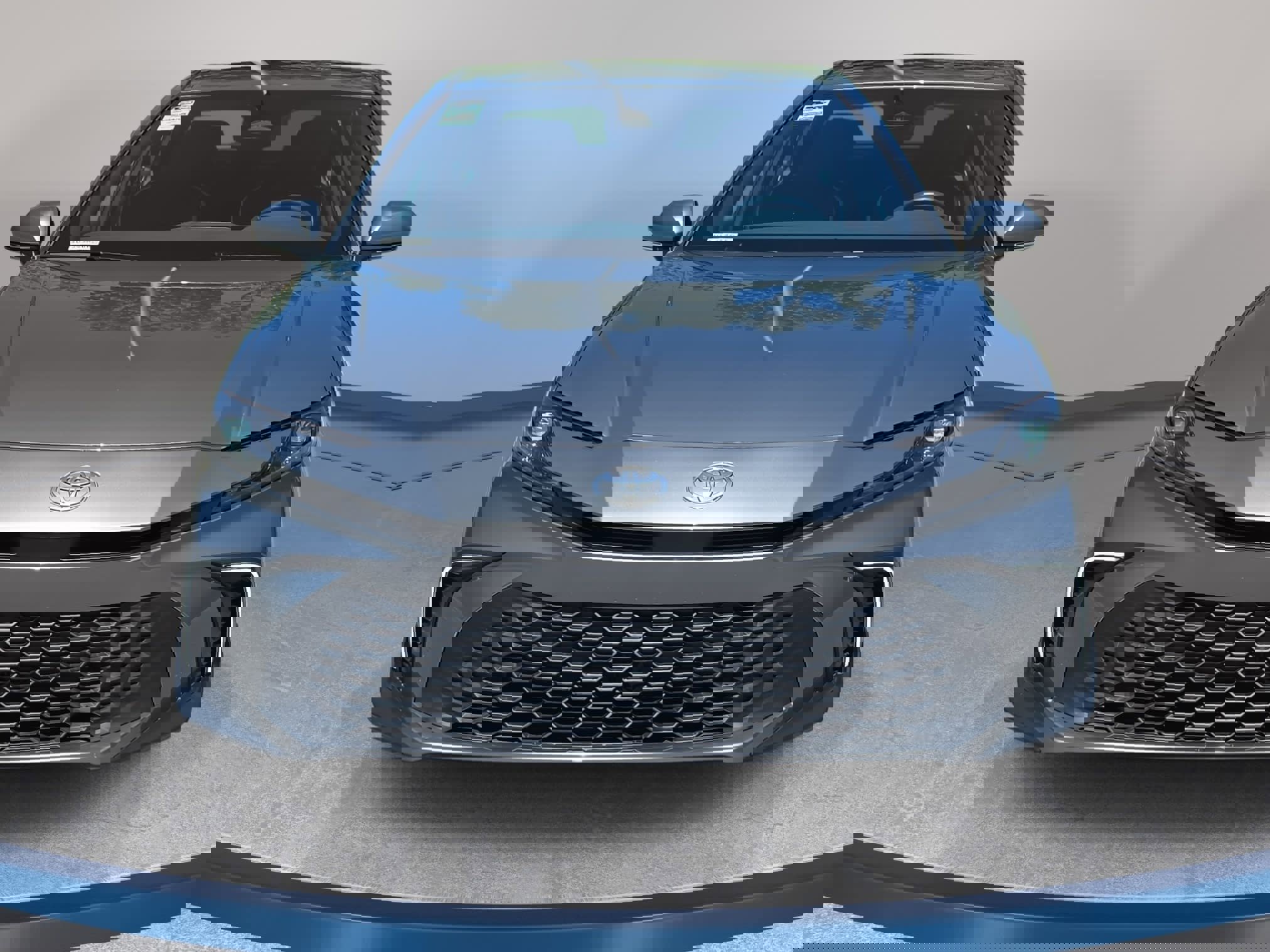 Used 2025 Toyota Camry SE FWD image 2