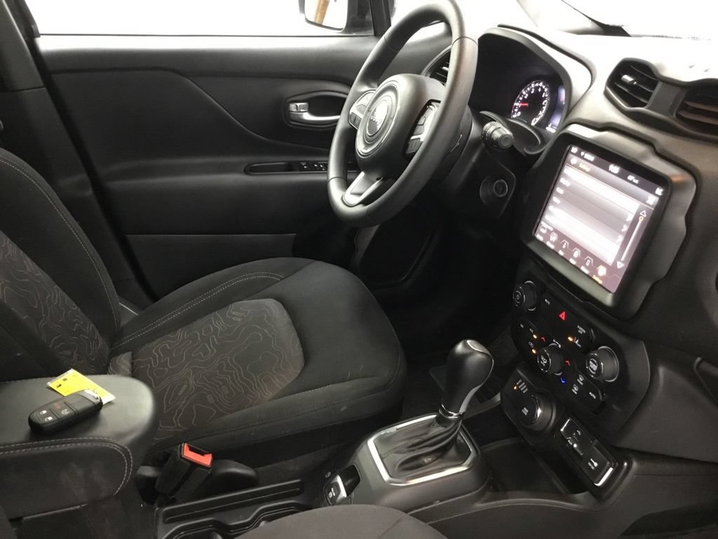 Used 2023 Jeep Renegade Latitude AWD/4WD image 37