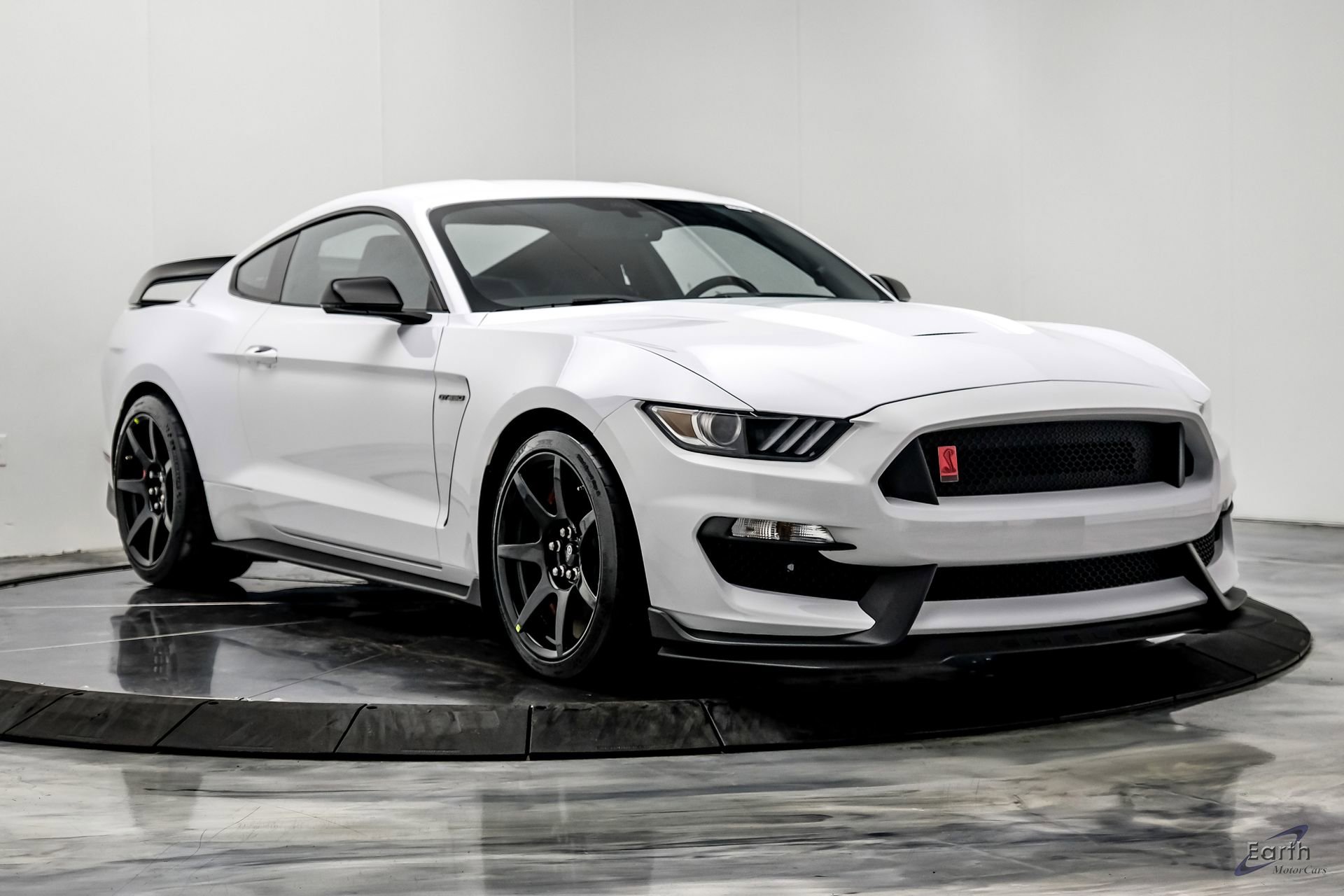 Used 2016 Ford Mustang Shelby GT350R w/ GT350R Equipment Group 920A RWD image 23