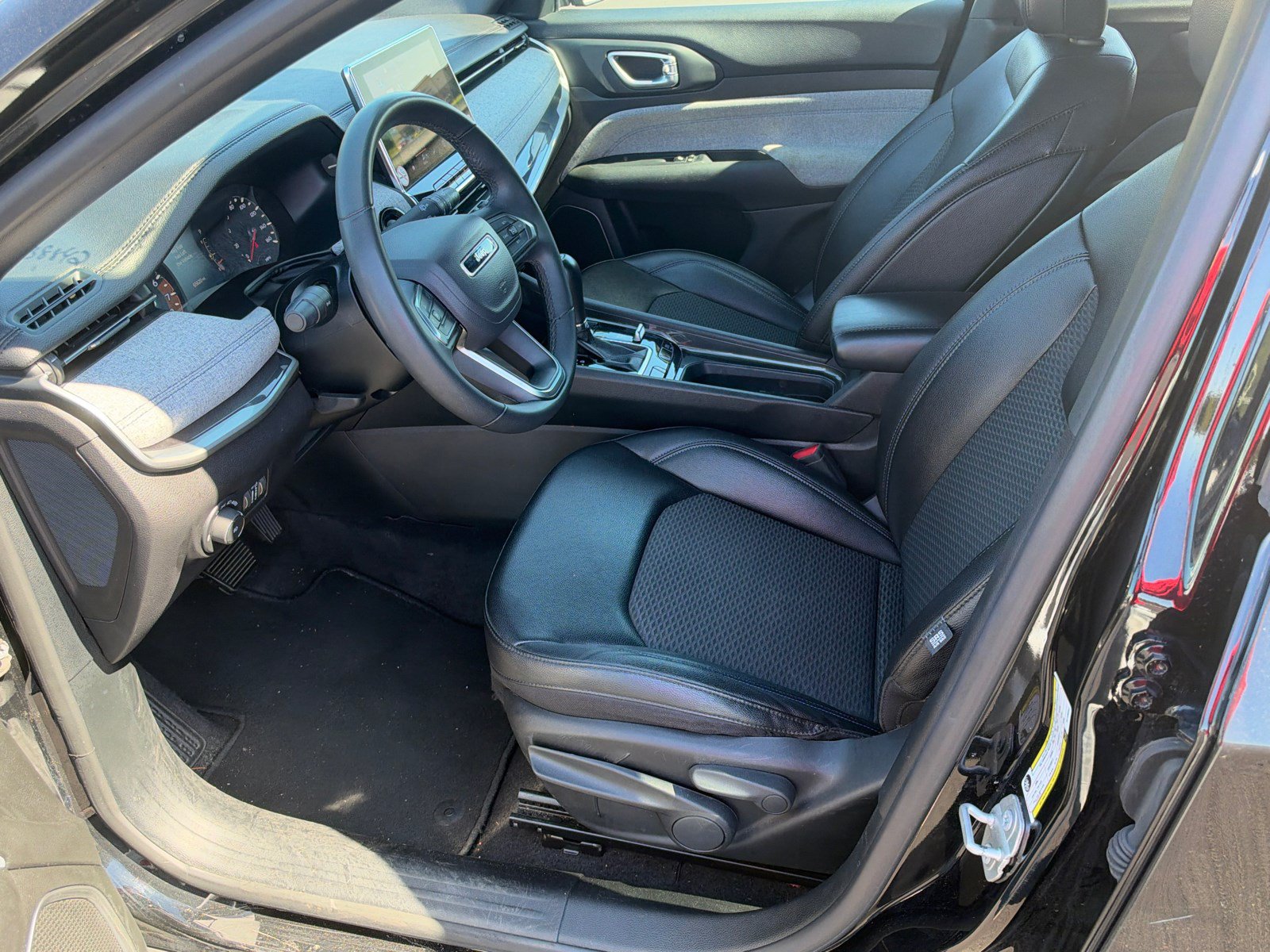 Used 2024 Jeep Compass Latitude AWD/4WD image 9
