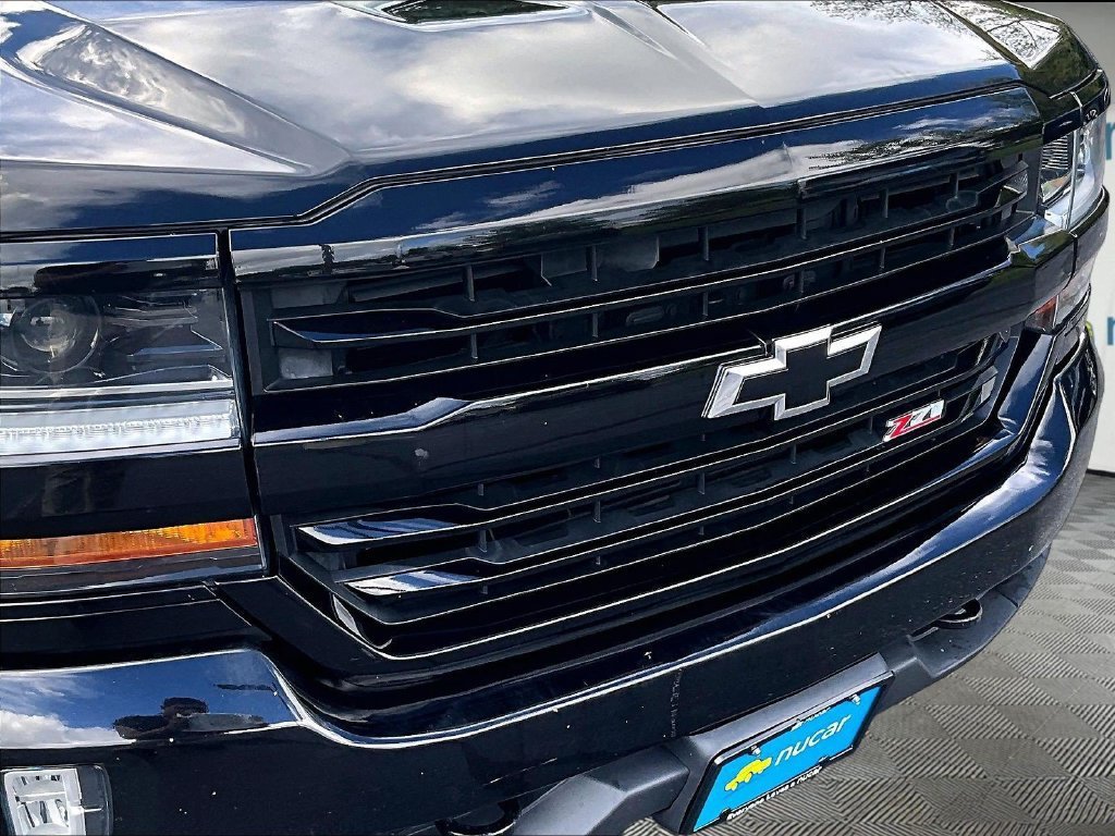 Used 2017 Chevrolet Silverado 1500 LT w/ Midnight Edition AWD/4WD image 32