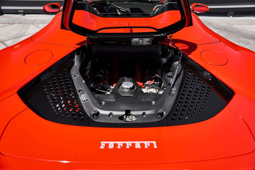 Used 2025 Ferrari SF90 Spider image 28