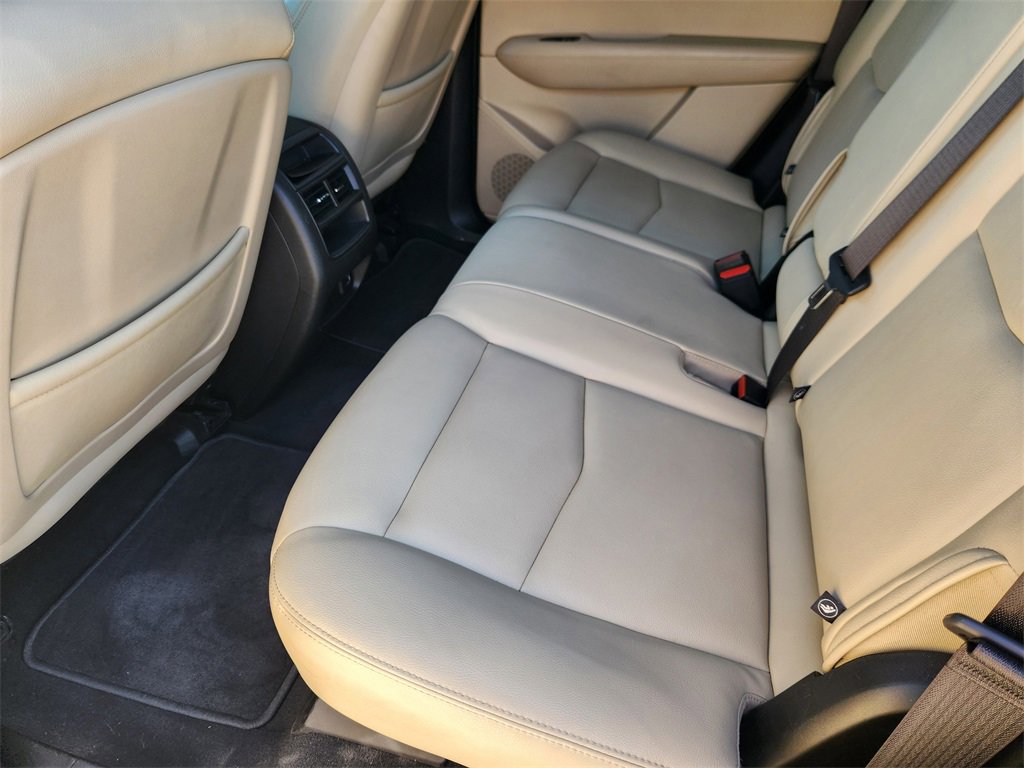 Used 2019 Cadillac XT5 FWD image 29