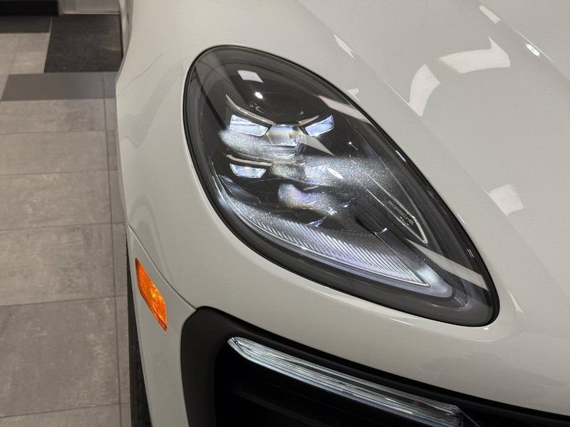 Used 2026 Porsche Macan AWD/4WD image 10
