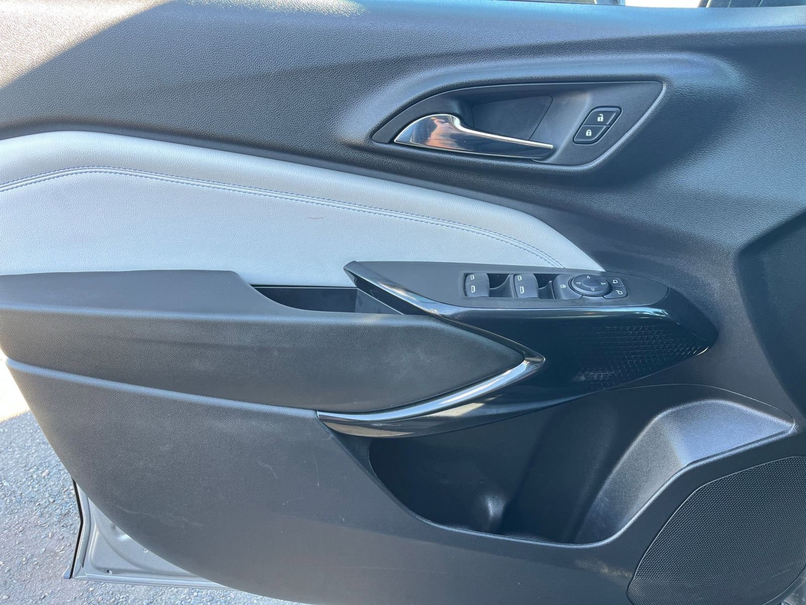 Used 2025 Chevrolet Trax LT image 20