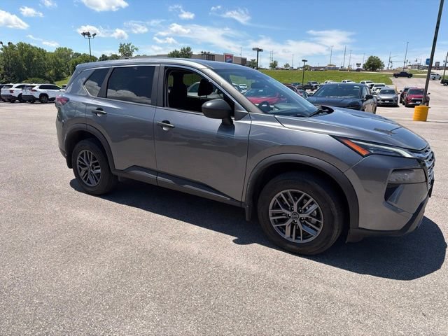 Used 2024 Nissan Rogue S AWD/4WD image 9