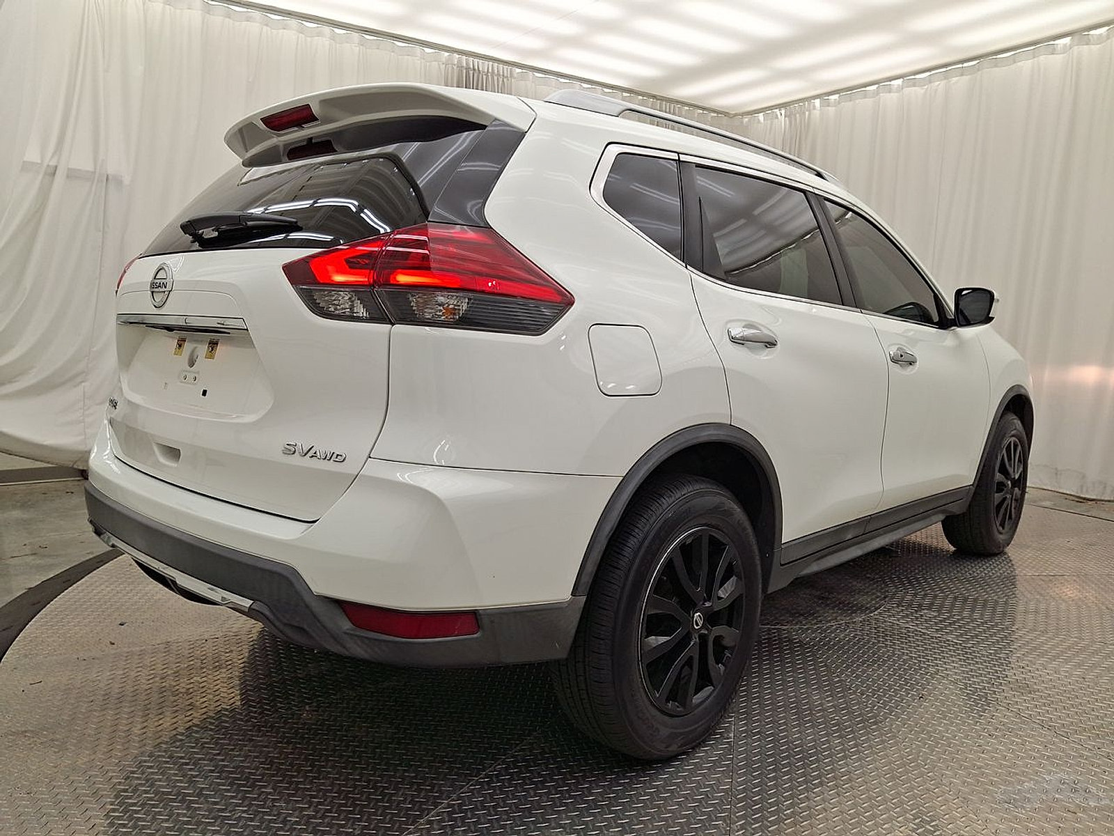 Used 2017 Nissan Rogue SV AWD/4WD image 28