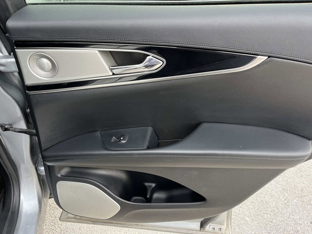 Used 2021 Lincoln Nautilus Reserve w/ Equipment Group 202A image 19