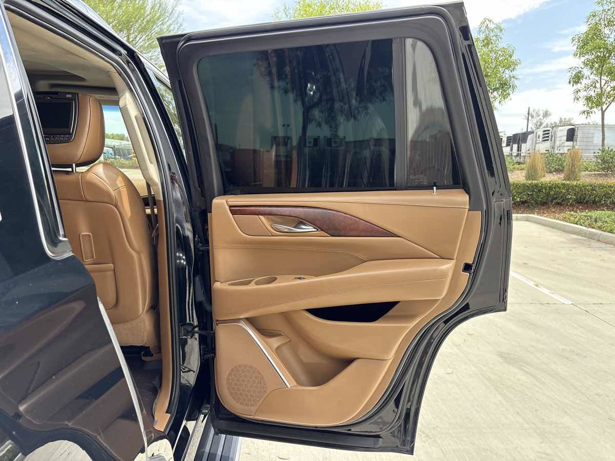 Used 2016 Cadillac Escalade Platinum AWD/4WD image 18