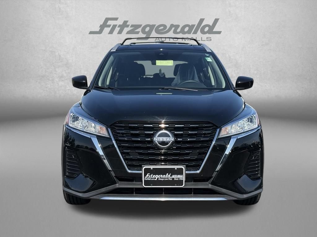 Used 2023 Nissan Kicks SV w/ Exterior Package FWD image 2