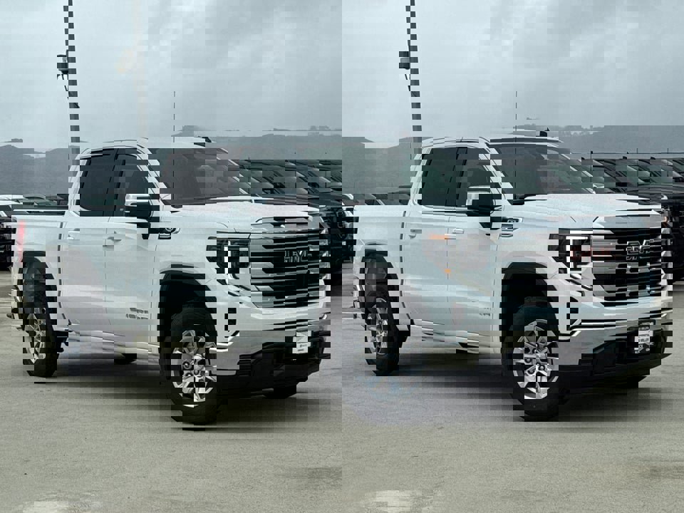 Used 2026 GMC Sierra 1500 SLE RWD image 2