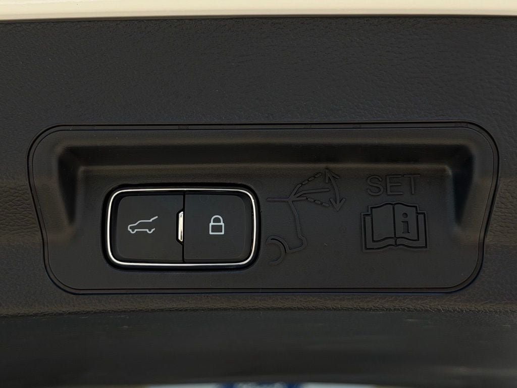 Certified 2023 Ford Explorer XLT AWD/4WD image 26
