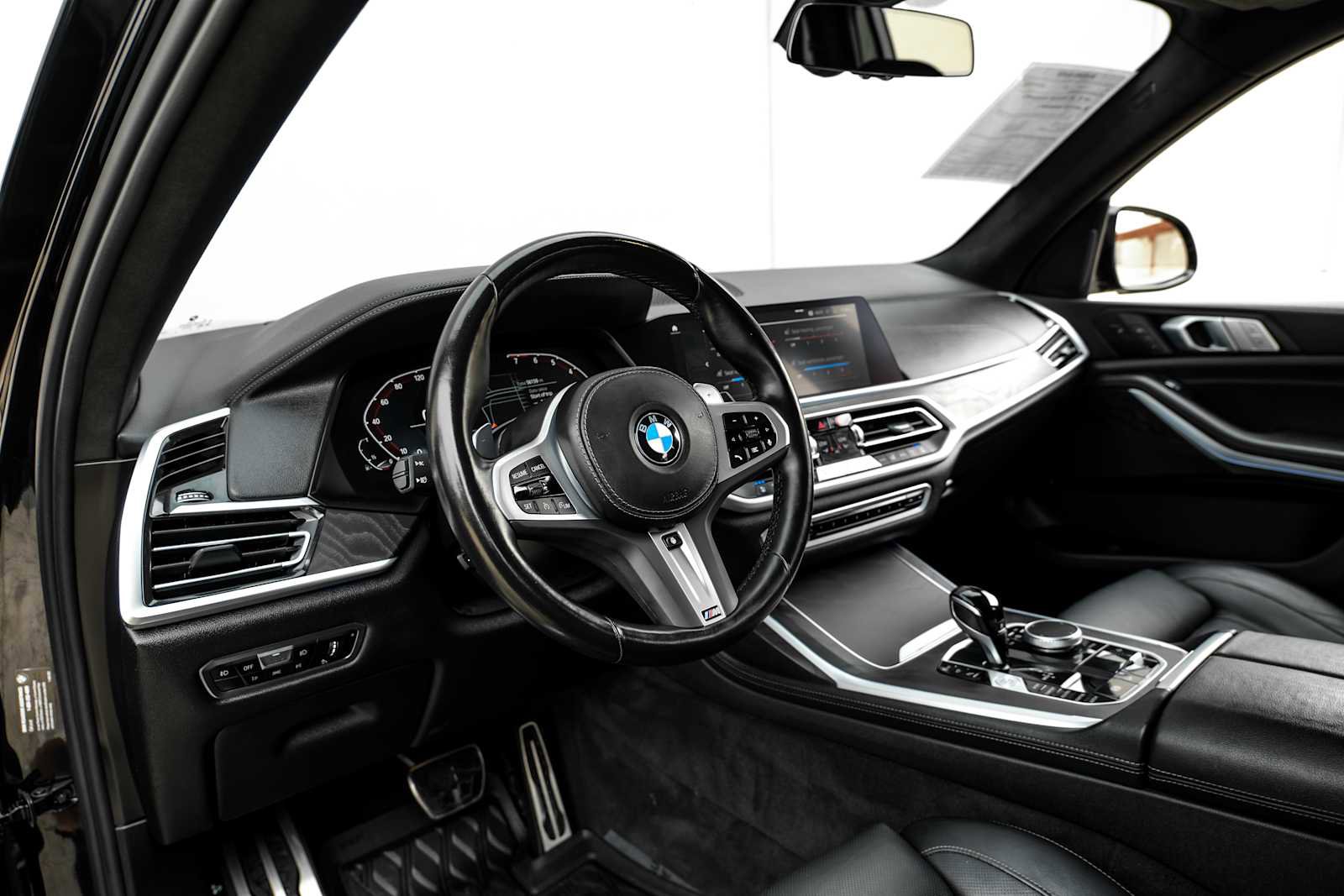 Used 2022 BMW X7 xDrive40i w/ M Sport Package image 3