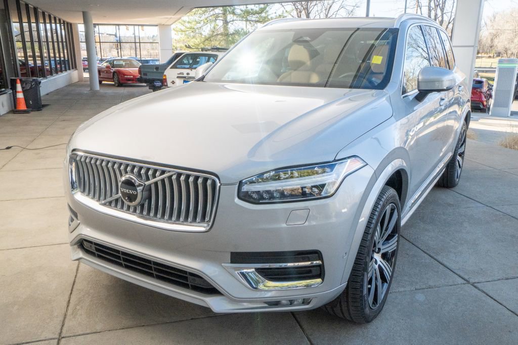 Used 2023 Volvo XC90 B6 Ultimate image 3