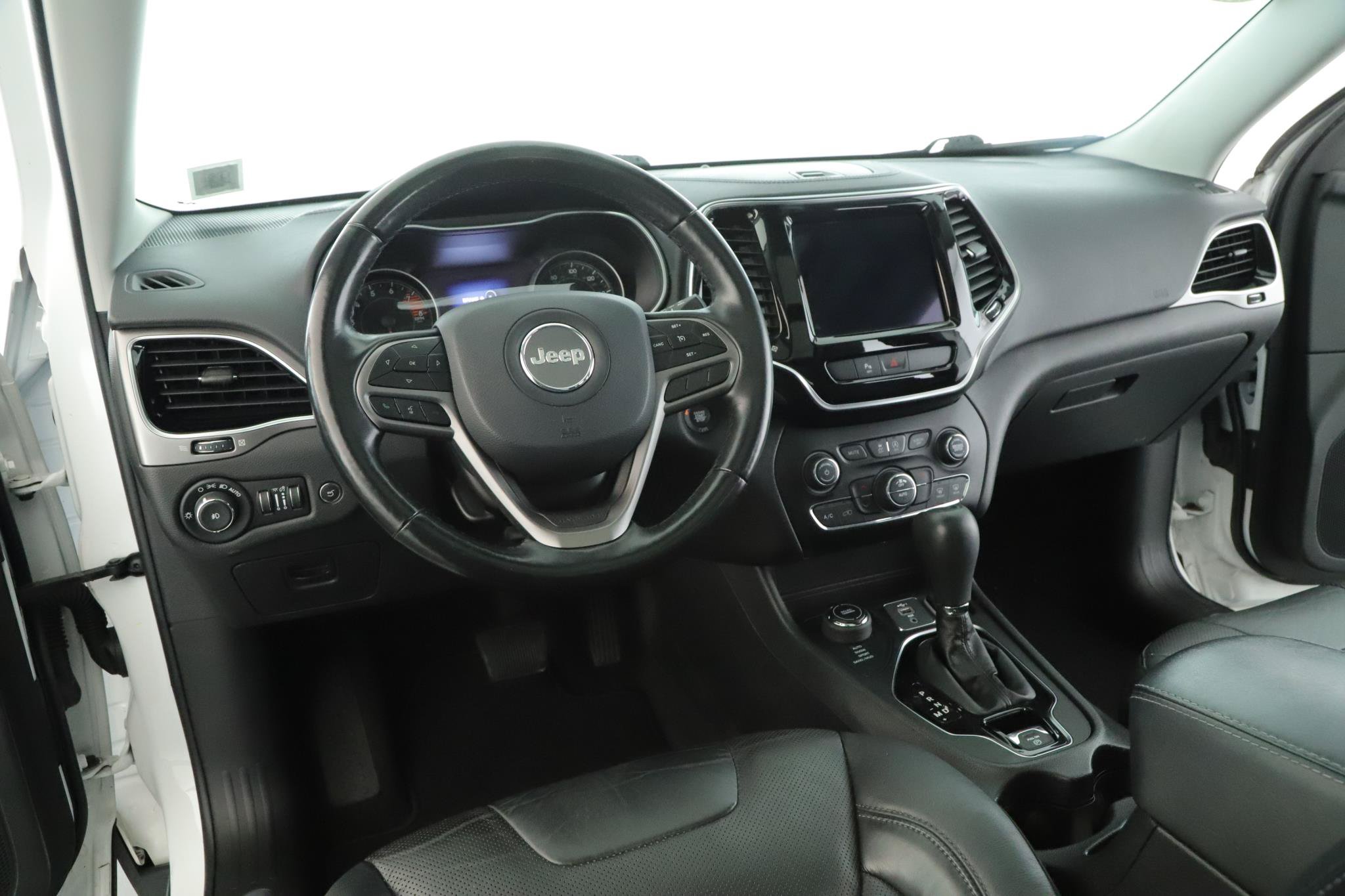 Used 2020 Jeep Cherokee Limited AWD/4WD image 2