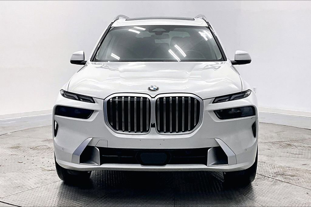 Used 2025 BMW X7 xDrive40i image 3
