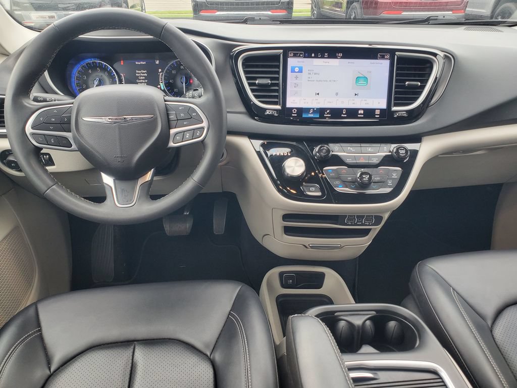 Used 2024 Chrysler Pacifica Touring-L FWD image 25