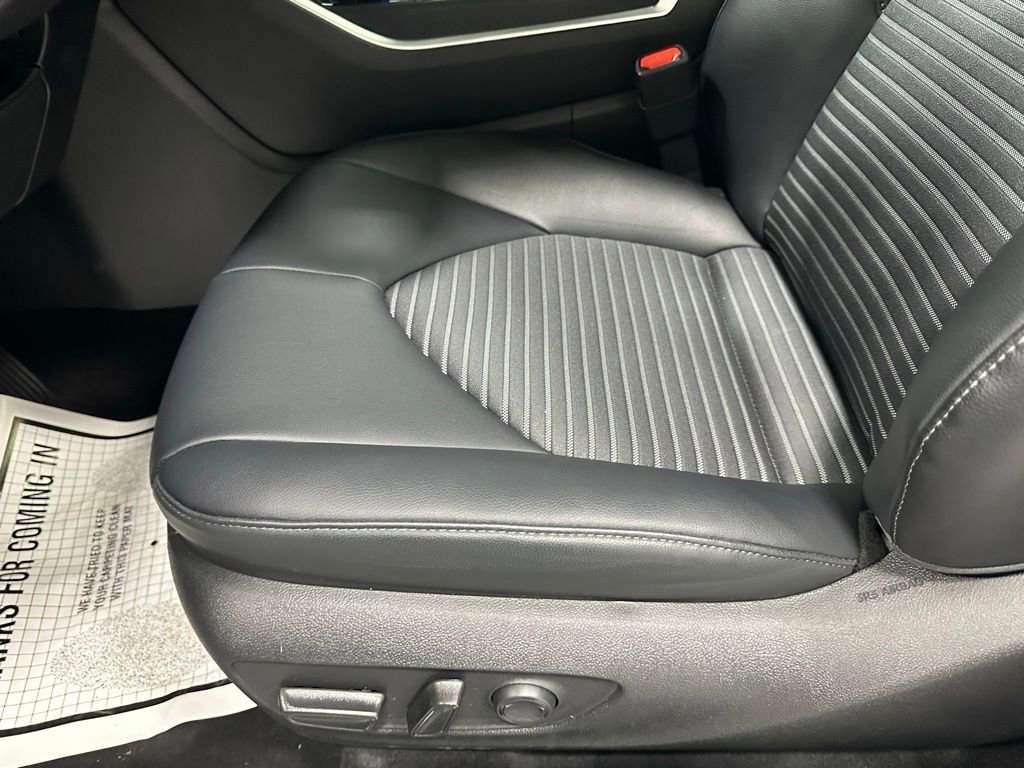 Used 2025 Toyota Highlander XSE image 13