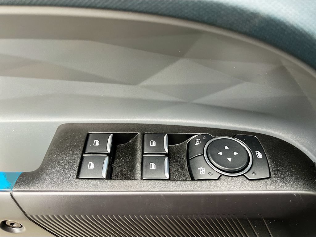 Used 2025 Ford Maverick Lobo AWD/4WD image 17