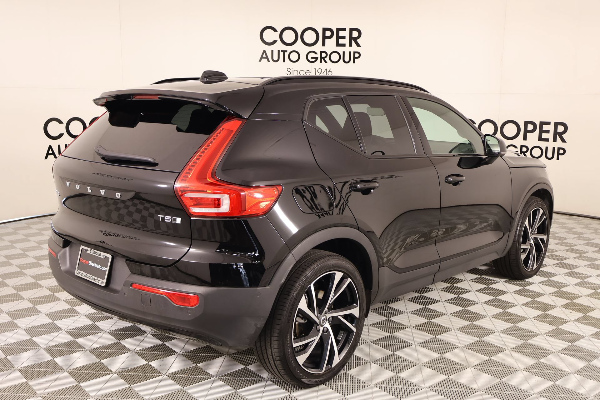 Used 2022 Volvo XC40 T5 R-Design w/ Advanced Package AWD/4WD image 22