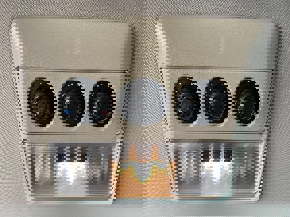 Used 2015 Land Rover LR4 HSE image 23