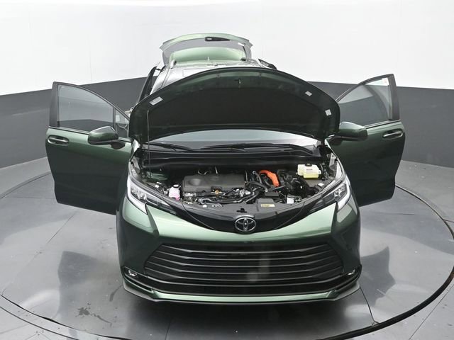 Used 2026 Toyota Sienna XLE Woodland Edition AWD/4WD image 35