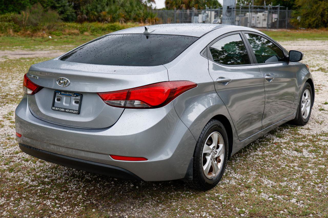Used 2015 Hyundai Elantra SE image 11