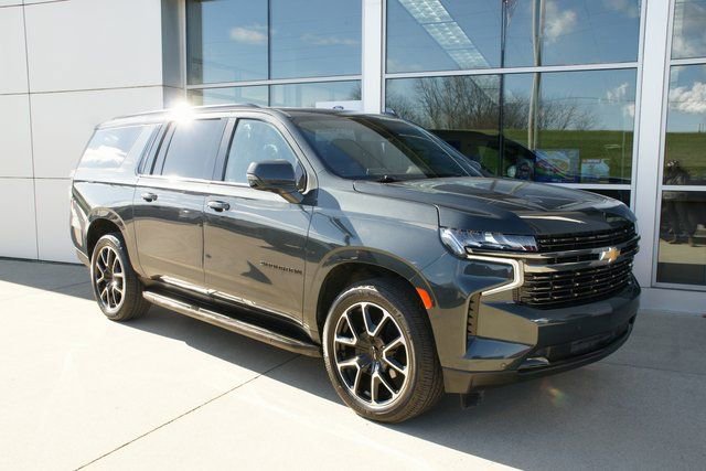Used 2022 Chevrolet Suburban RST w/ Sport Performance Package image 7