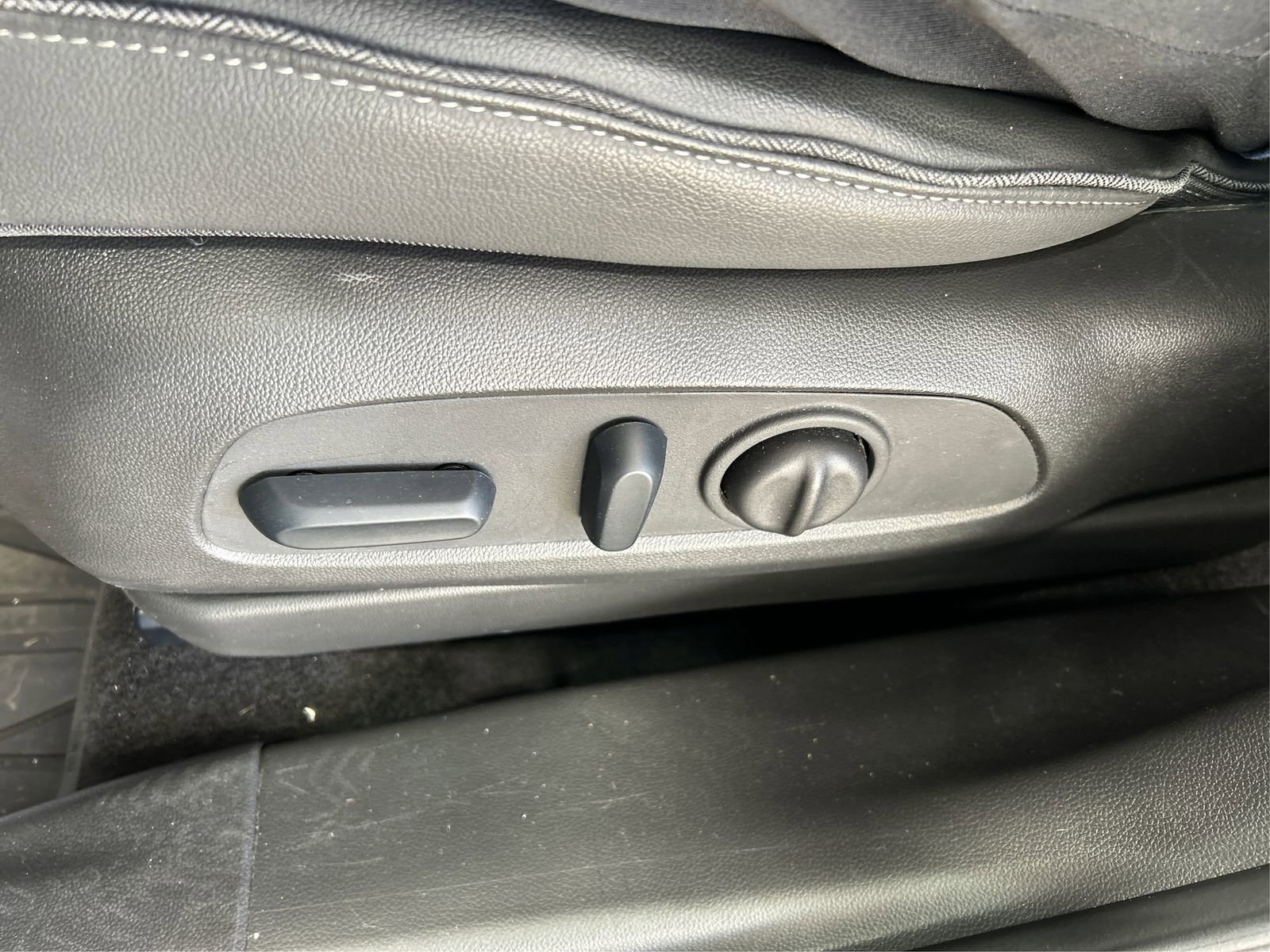 Used 2023 Buick Encore GX Preferred w/ Cold Weather Comfort Package image 17
