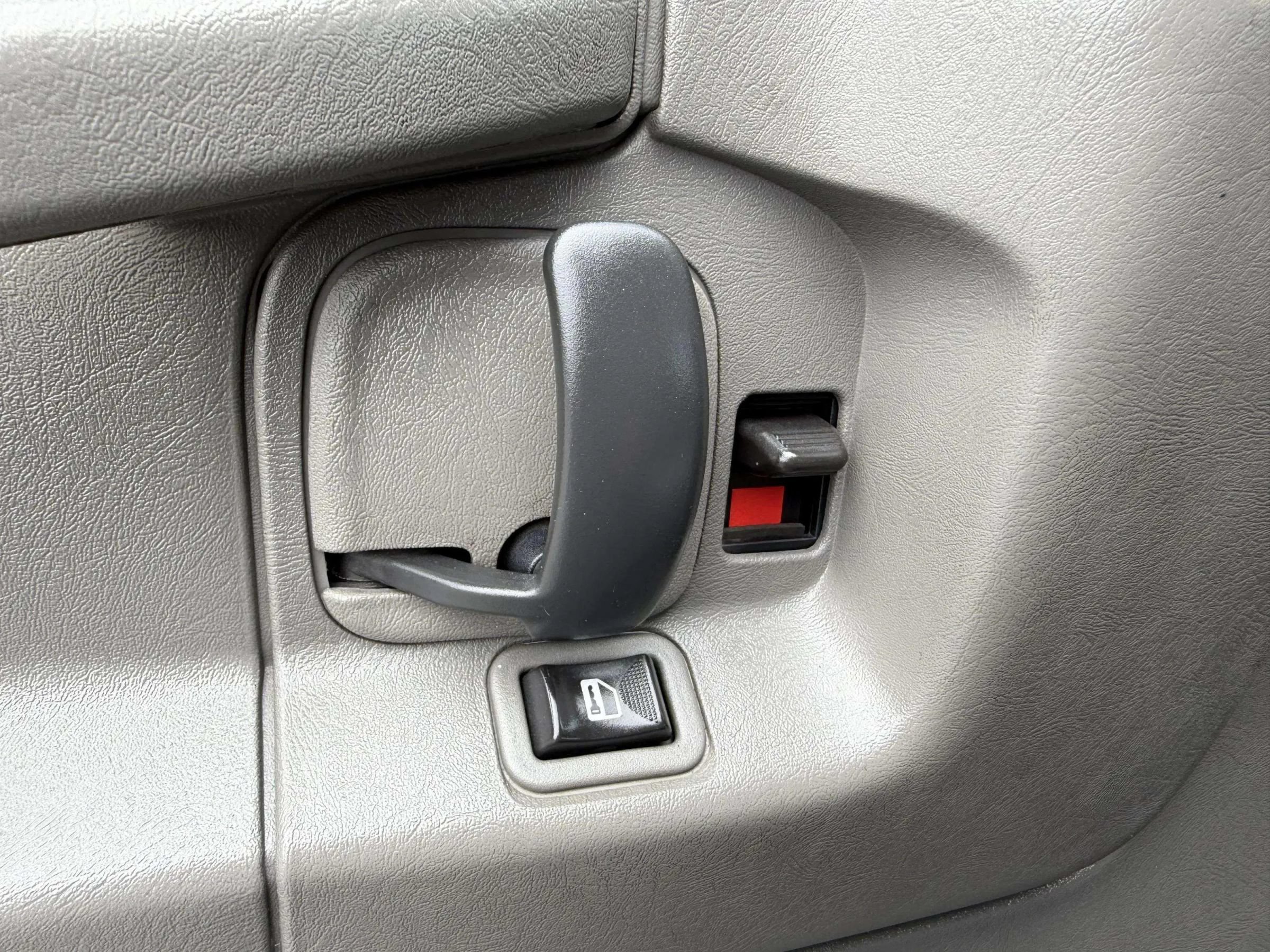 Used 2015 GMC Savana 3500 RWD image 11