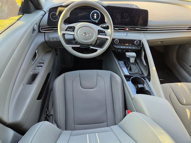 Certified 2023 Hyundai Elantra SEL w/ Convenience Package image 9